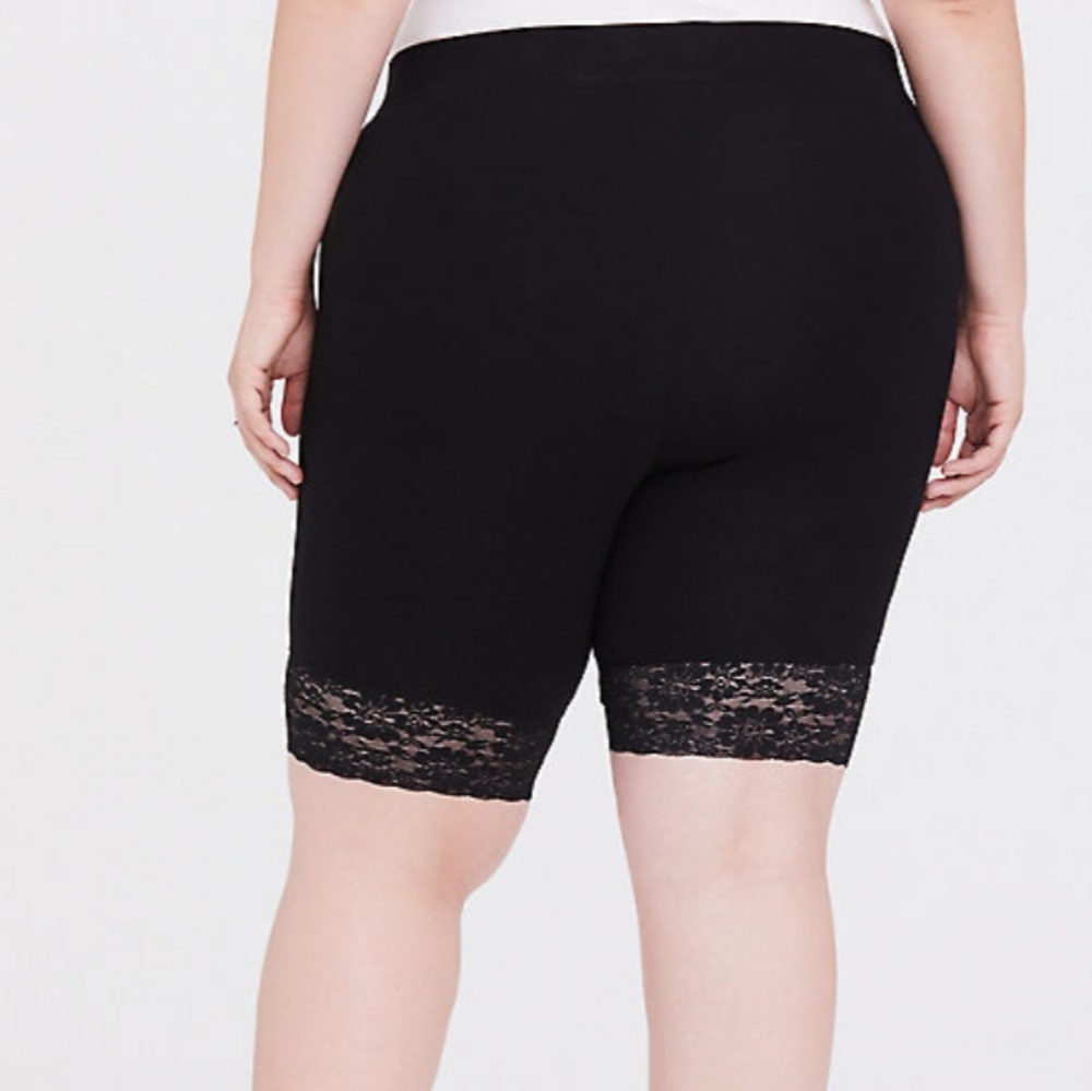 🆕BLACK LACE TRIM BIKE SHORT - Picture 4 of 4